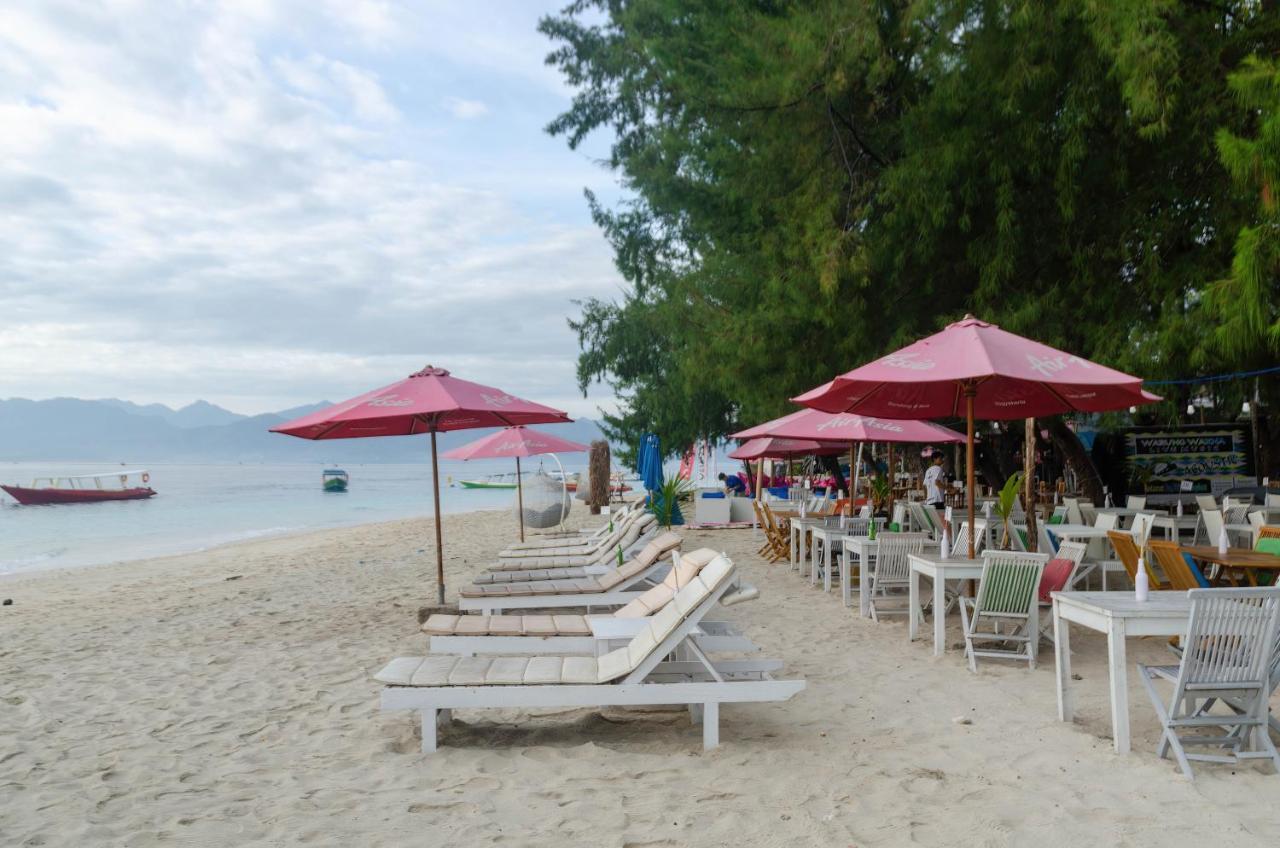 Warna Beach Hotel Gili Trawangan Exterior foto