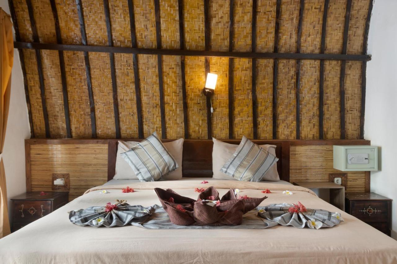 Warna Beach Hotel Gili Trawangan Exterior foto
